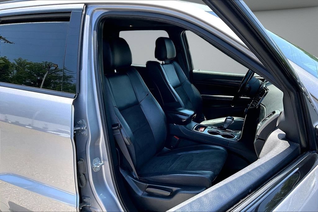 Used 2020 Jeep Grand Cherokee Altitude AWD/4WD image 29