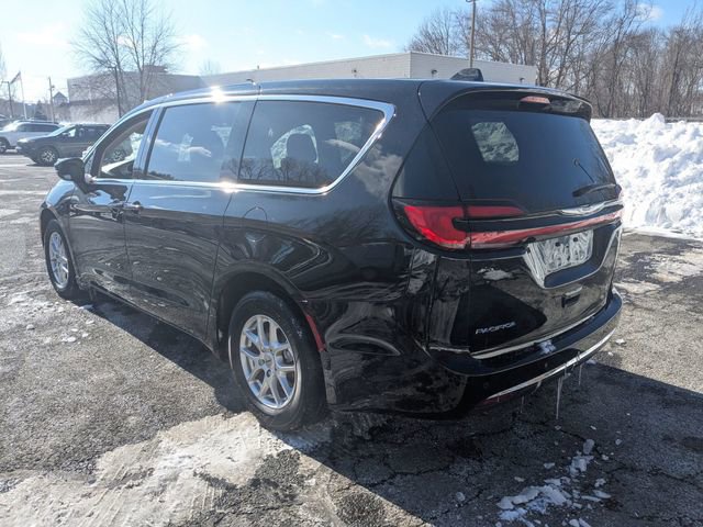 Used 2024 Chrysler Pacifica Touring-L image 8