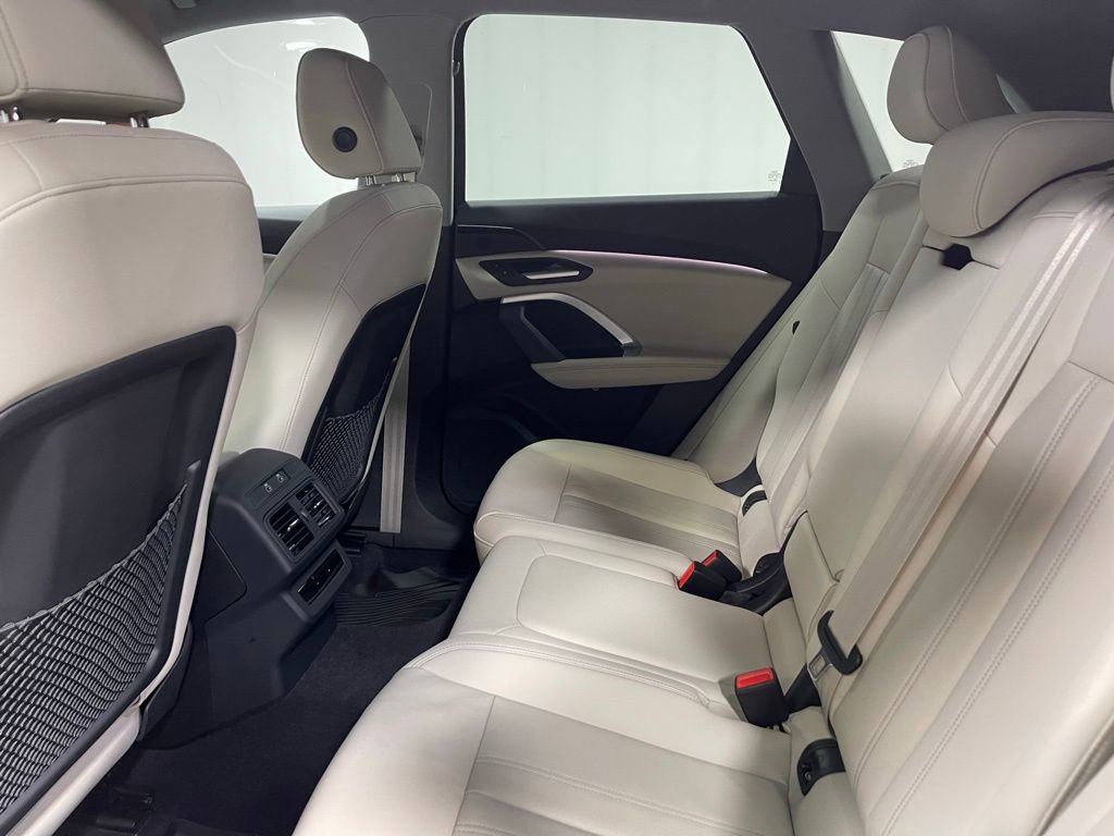 Used 2025 Audi Q5 Premium image 24