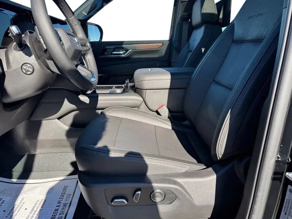 New 2026 GMC Yukon XL Denali w/ Denali Reserve Package AWD/4WD image 10