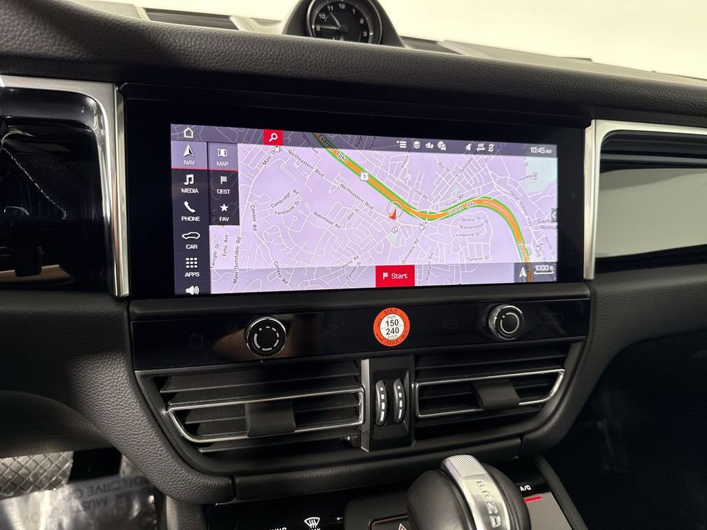 Certified 2025 Porsche Macan image 27