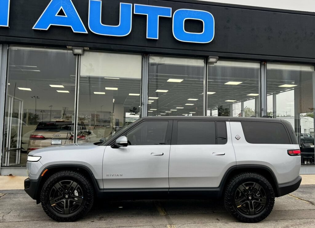 Used 2024 Rivian R1S Adventure Dual AWD/4WD image 2