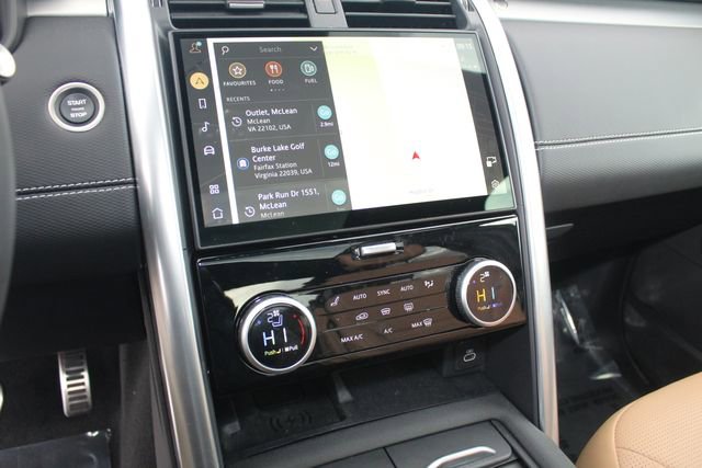 Used 2025 Land Rover Discovery Dynamic SE image 17