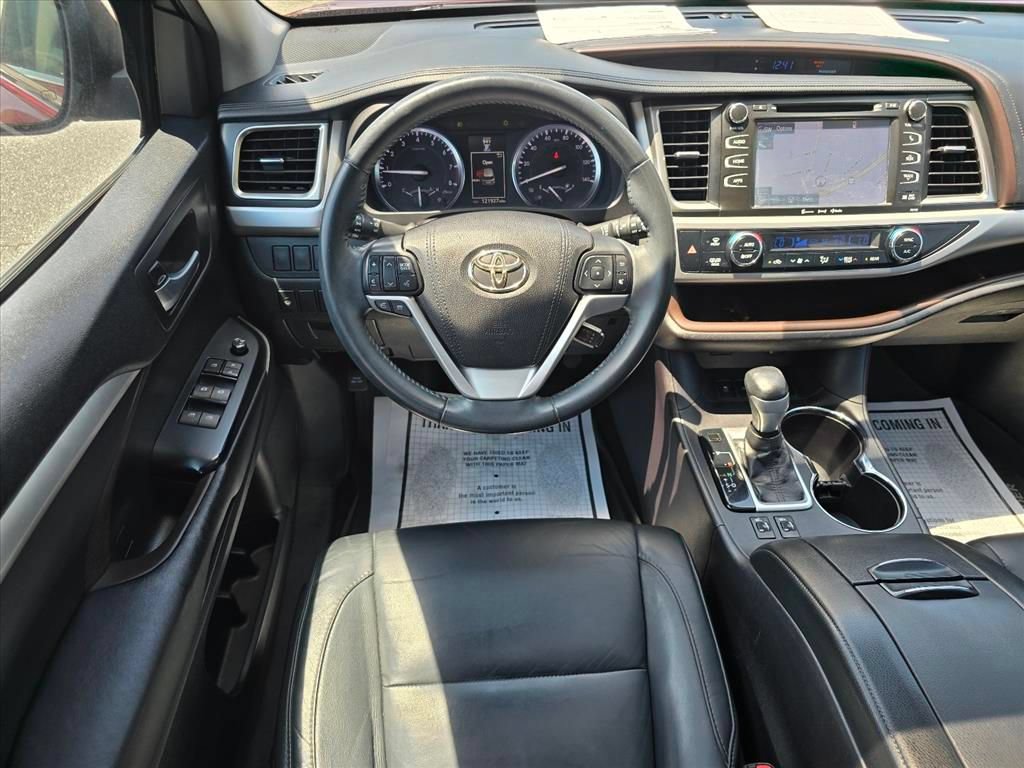 Used 2016 Toyota Highlander XLE AWD/4WD image 4