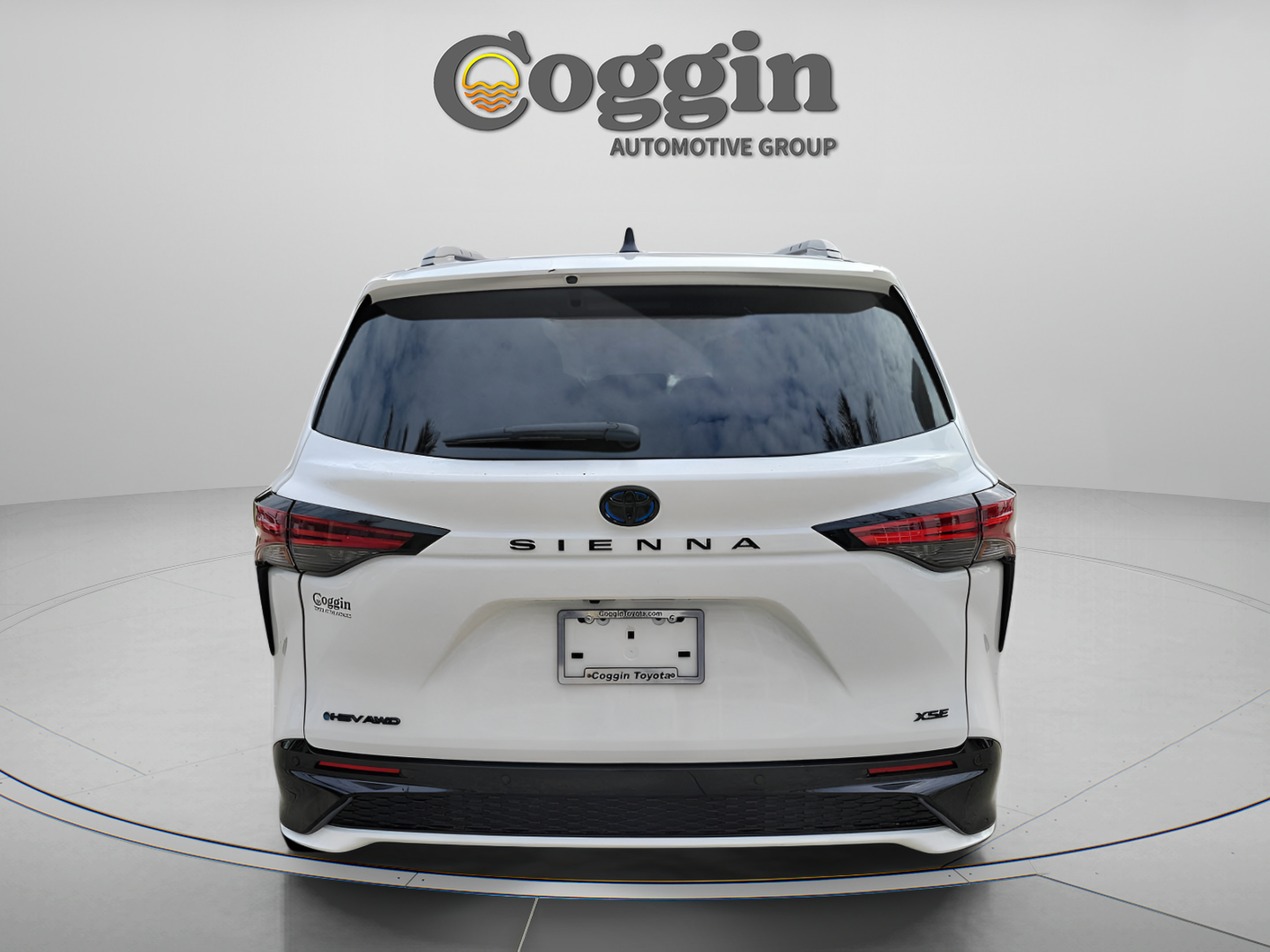 Certified 2025 Toyota Sienna XSE w/ XSE Plus Package AWD/4WD image 4
