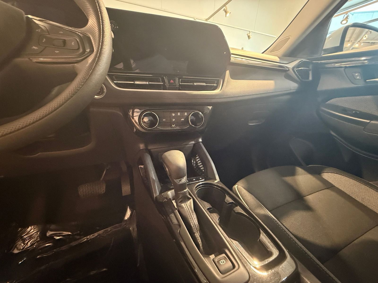 Used 2025 Chevrolet TrailBlazer LT image 39