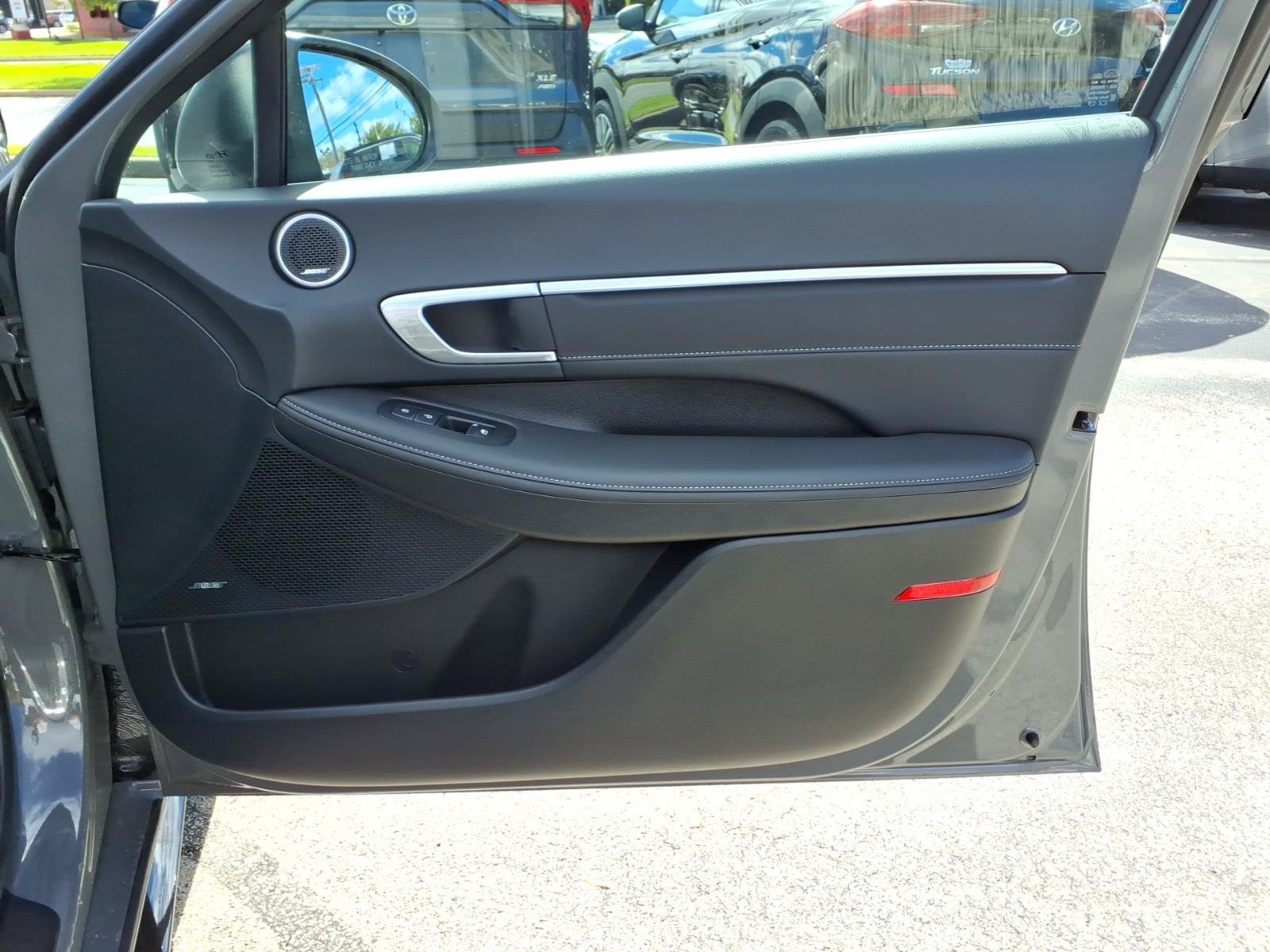 Used 2022 Hyundai Sonata Limited w/ Cargo Package FWD image 32