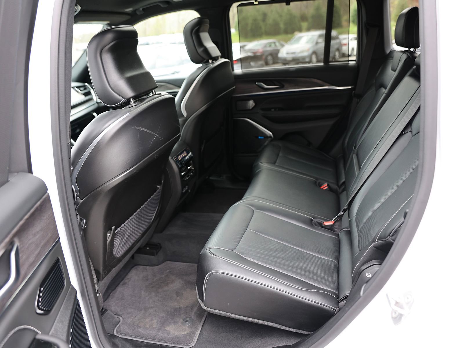 Used 2022 Jeep Grand Cherokee Overland w/ Advanced Protech Group III AWD/4WD image 26