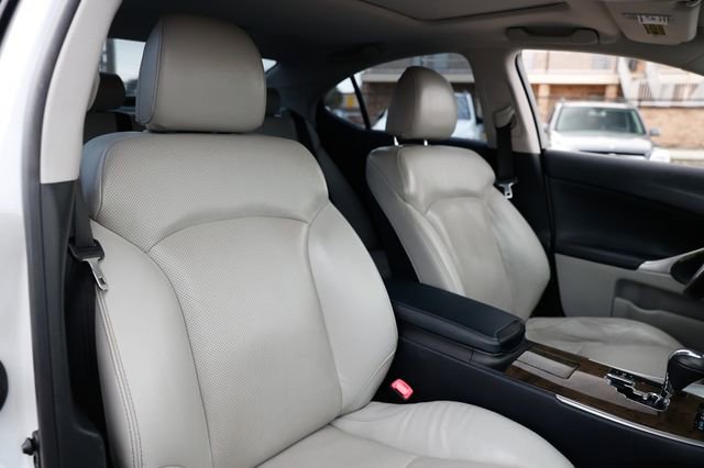 Used 2011 Lexus IS 350 4dr Sedan RWD image 19