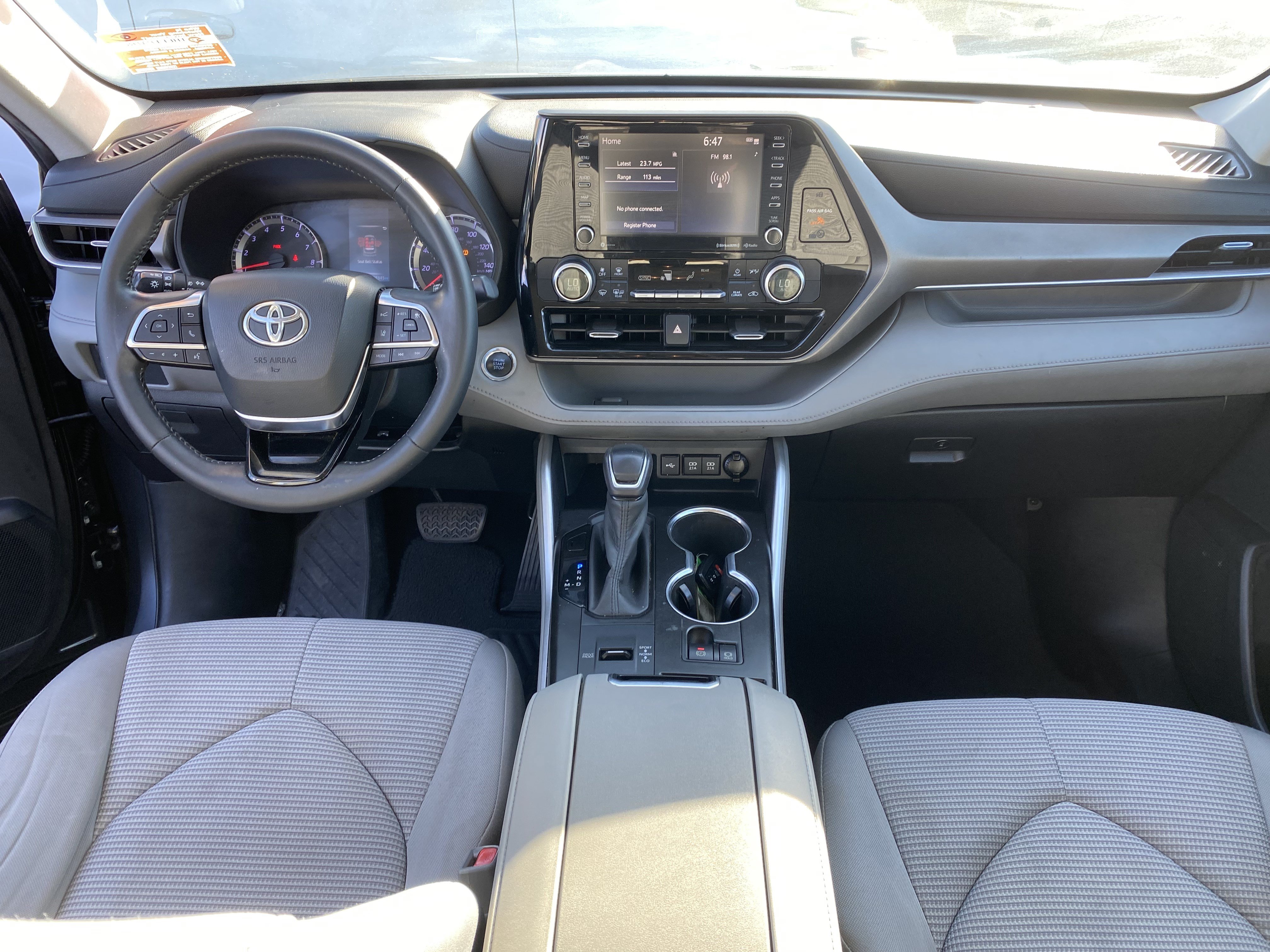 Used 2020 Toyota Highlander LE FWD image 24