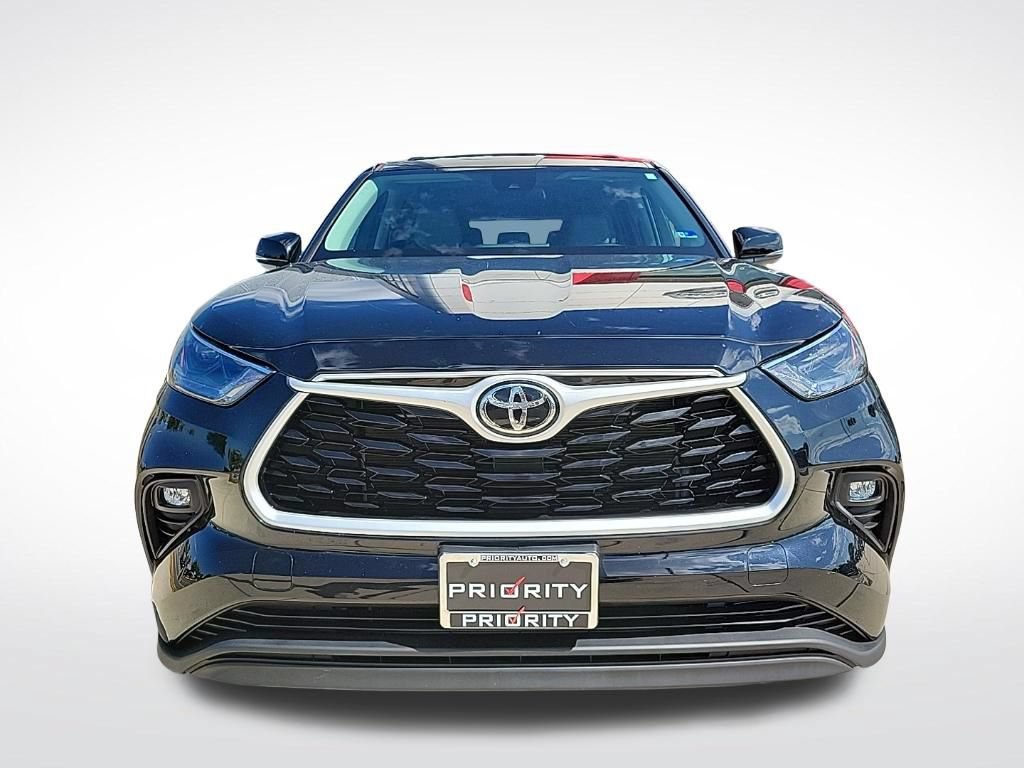 Used 2022 Toyota Highlander LE AWD/4WD image 6