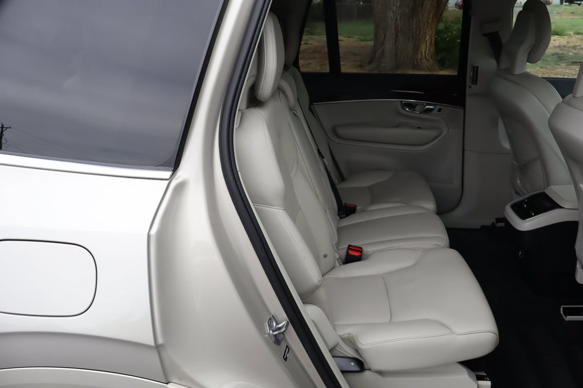Used 2016 Volvo XC90 T6 Momentum w/ Momentum Plus Package AWD/4WD image 23