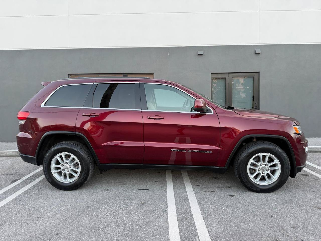Used 2018 Jeep Grand Cherokee Laredo RWD image 11
