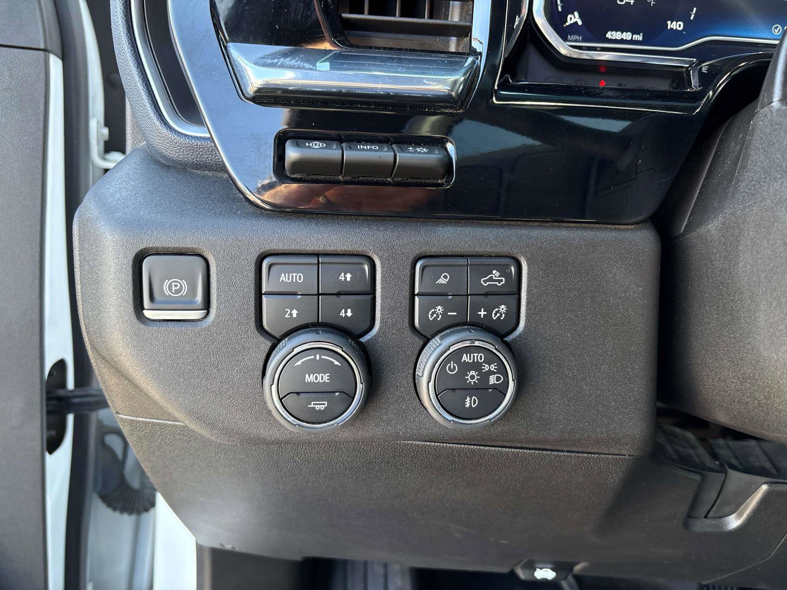 Used 2024 Chevrolet Silverado 2500 High Country w/ High Country Premium Package AWD/4WD image 14