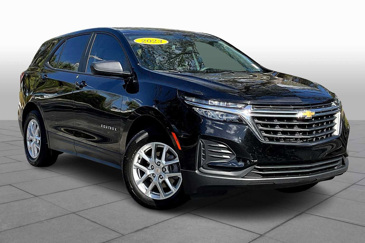 Used 2023 Chevrolet Equinox LS FWD image 3