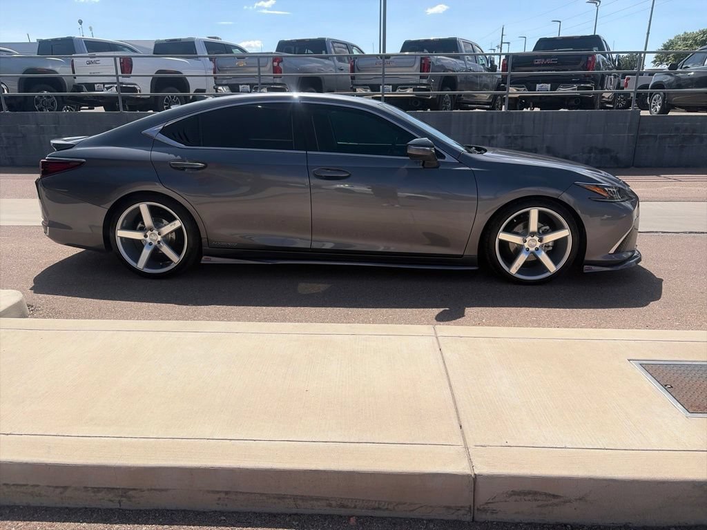 Used 2019 Lexus ES 300h w/ Premium Package FWD image 4