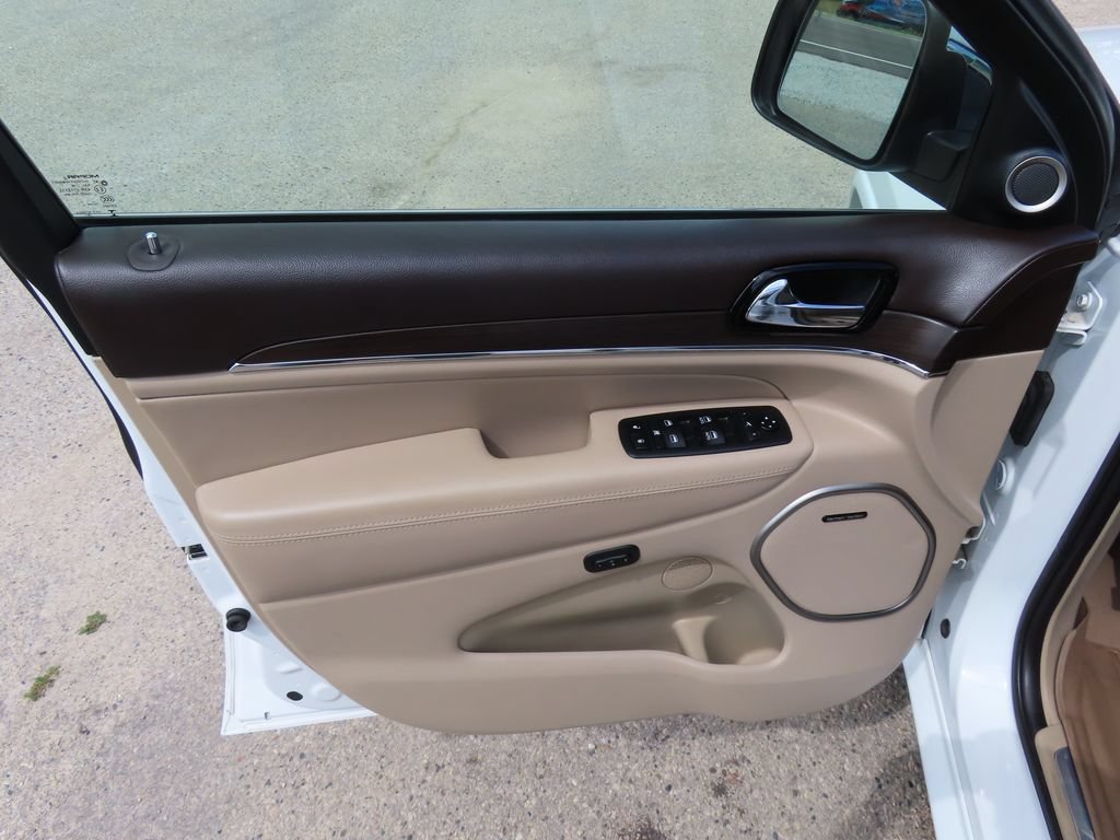 Used 2019 Jeep Grand Cherokee Overland AWD/4WD image 26