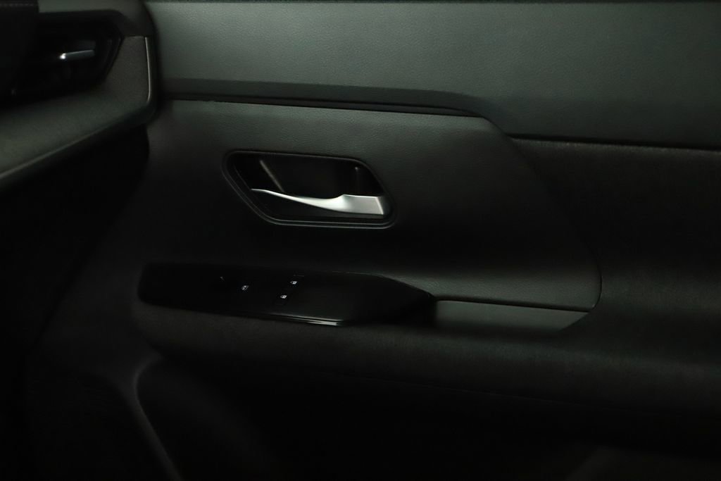 Used 2025 Nissan Kicks SV FWD image 28