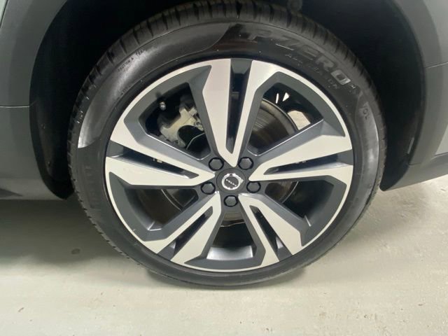 Certified 2025 Volvo V60 B5 Cross Country Plus image 5