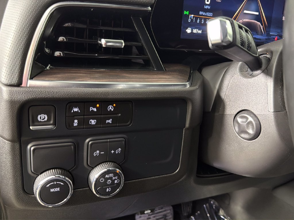 Certified 2025 Chevrolet Suburban Premier RWD image 22