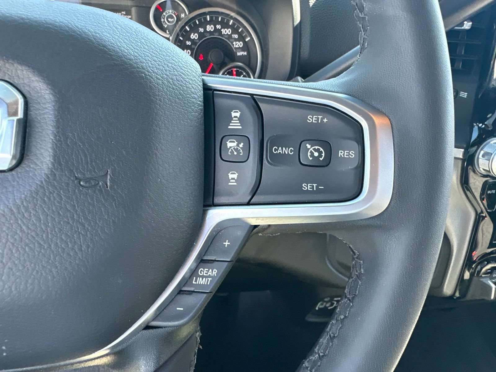 Used 2025 RAM 2500 Big Horn AWD/4WD image 19