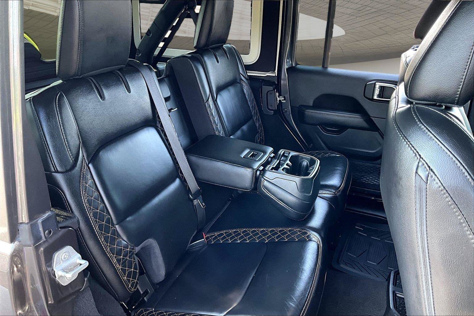 Used 2021 Jeep Wrangler Unlimited Sahara AWD/4WD image 11