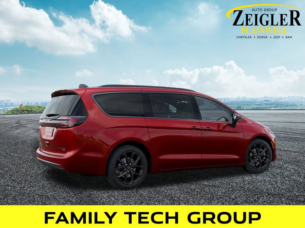 New 2027 Chrysler Pacifica Limited w/ Family Tech Group AWD/4WD image 4
