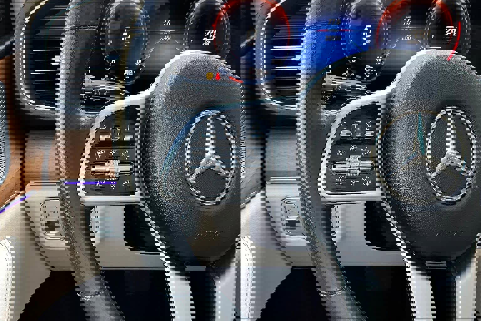 Used 2021 Mercedes-Benz GLE 350 4MATIC w/ Premium Package image 24