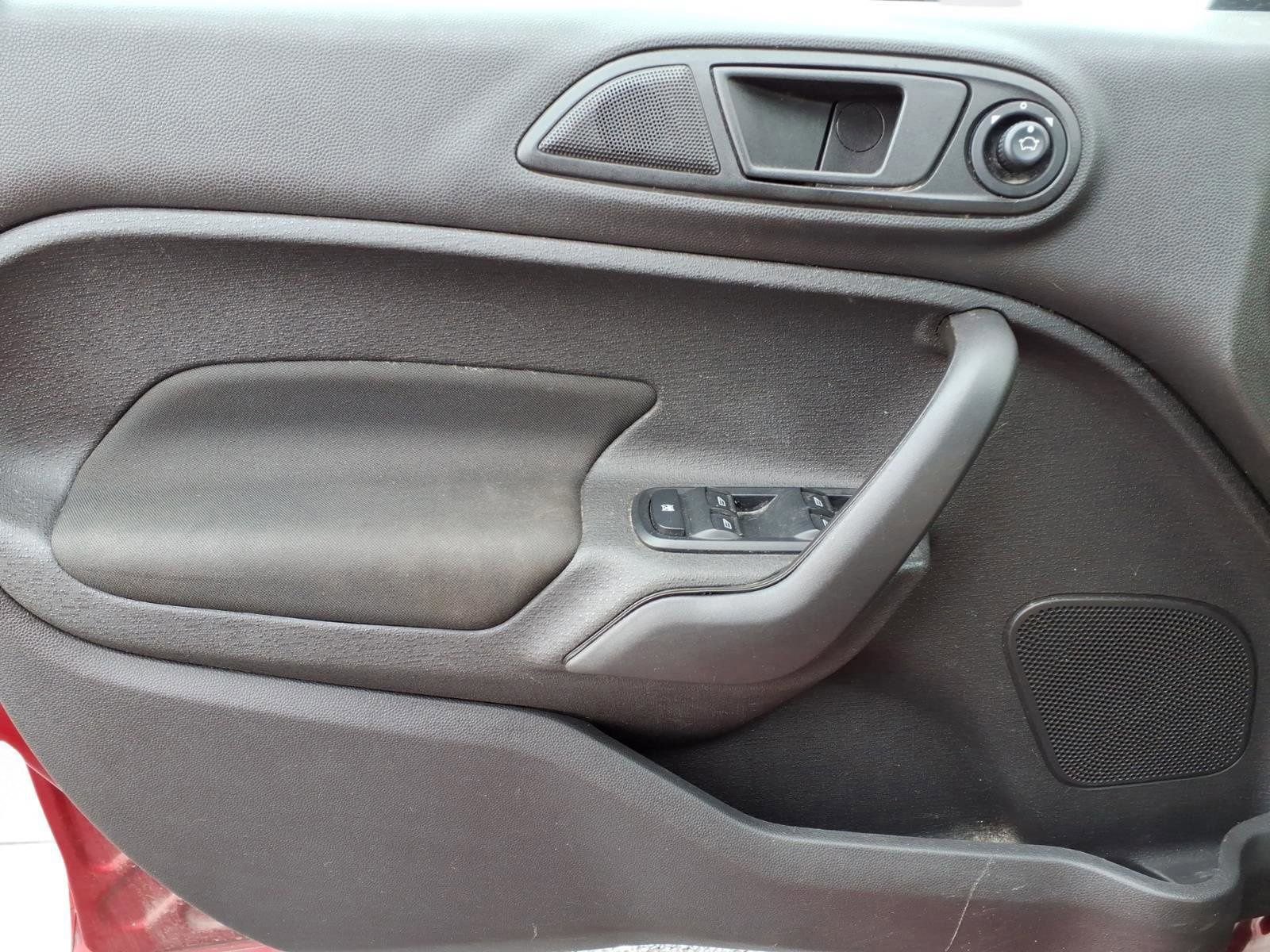 Used 2017 Ford Fiesta SE image 16