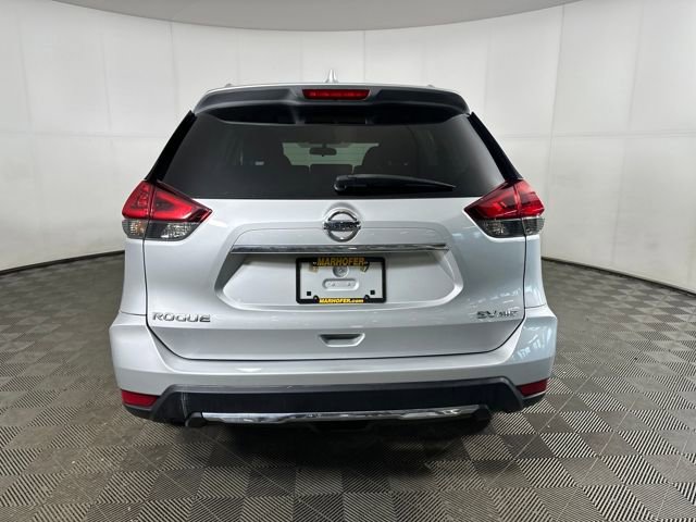 Used 2018 Nissan Rogue SV w/ Sun & Sound Touring Package image 4