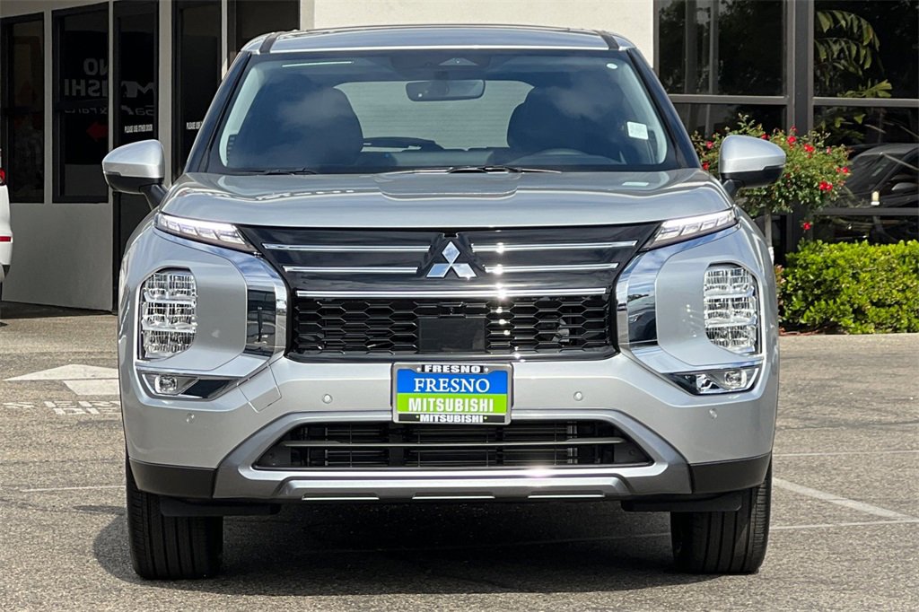 New 2025 Mitsubishi Outlander SE image 7