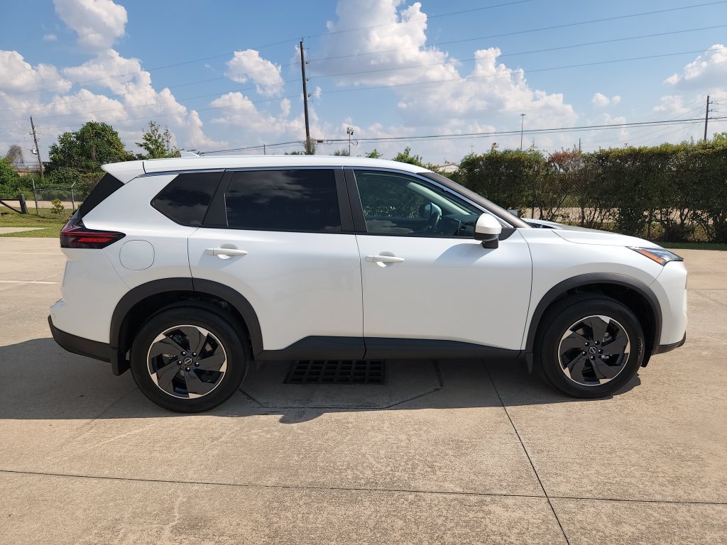 Used 2026 Nissan Rogue SV w/ Cold Weather Package AWD/4WD image 4