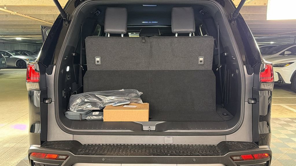 New 2026 Lexus LX 600 4WD w/ Luxury Package image 9