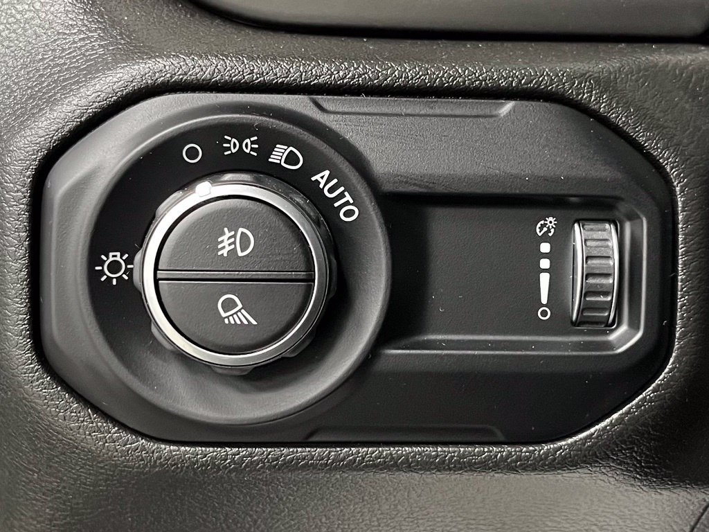 Used 2023 Jeep Gladiator Sport AWD/4WD image 33