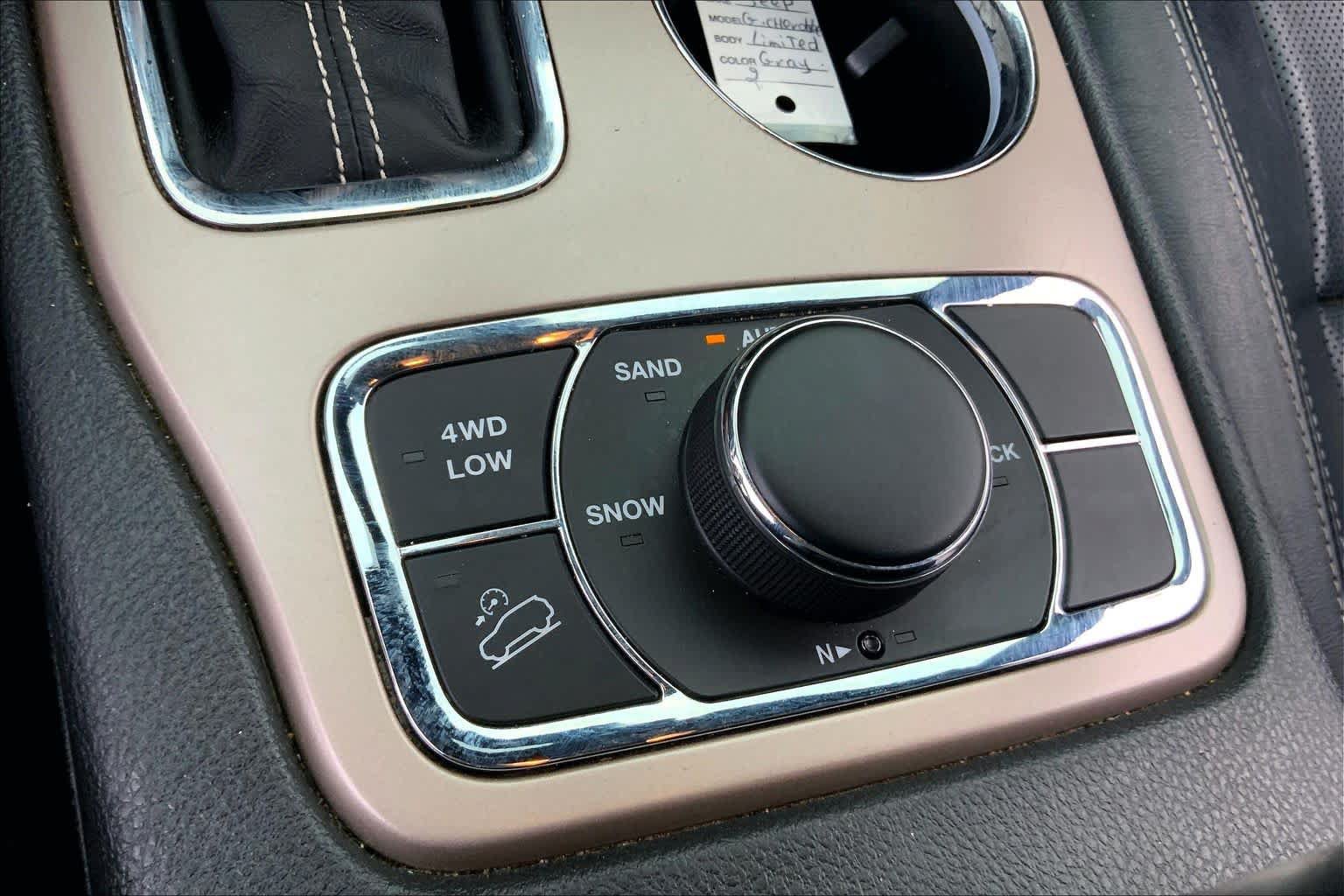 Used 2017 Jeep Grand Cherokee Limited w/ Luxury Group II AWD/4WD image 33