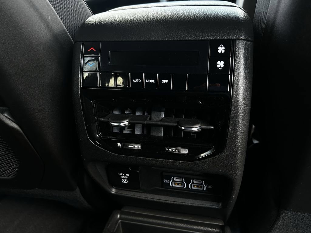 Used 2023 Jeep Grand Cherokee L Laredo RWD image 32