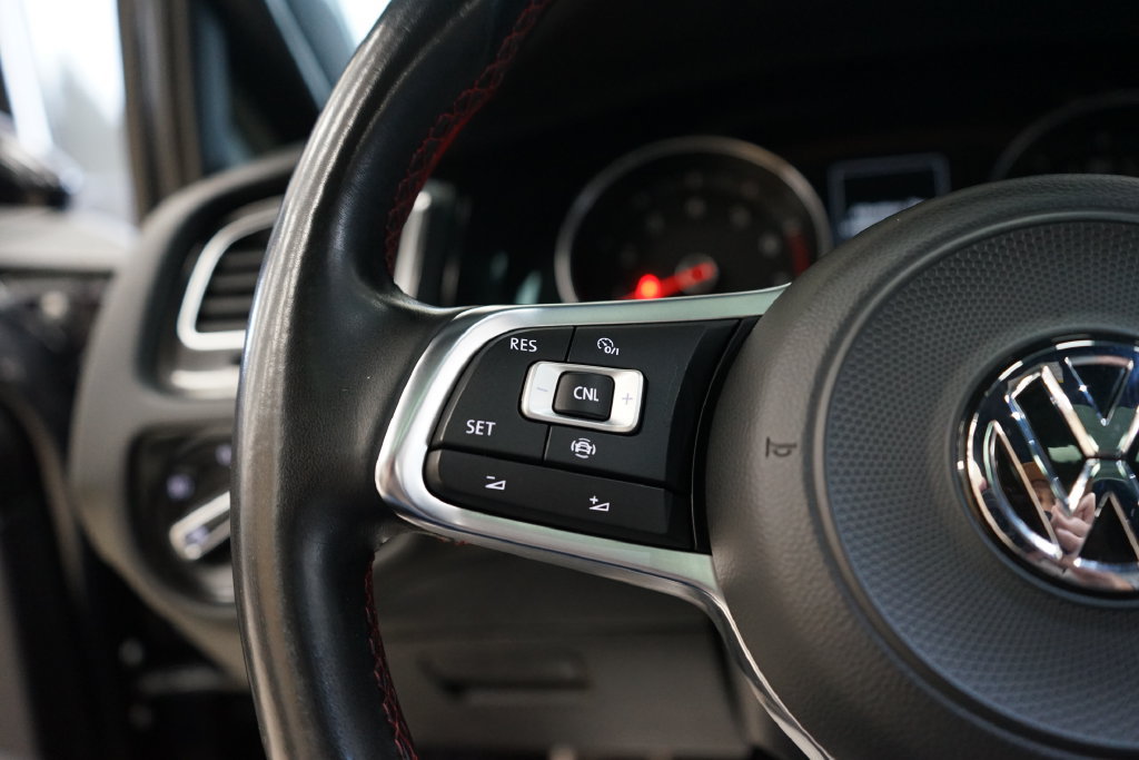 Used 2019 Volkswagen GTI SE FWD image 32
