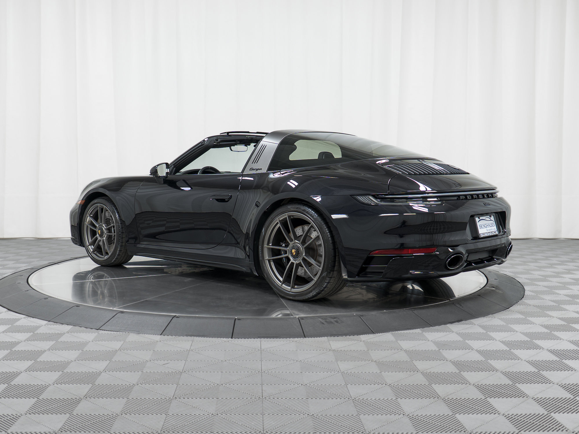 Certified 2022 Porsche 911 50th Anniversary Edition AWD/4WD image 3