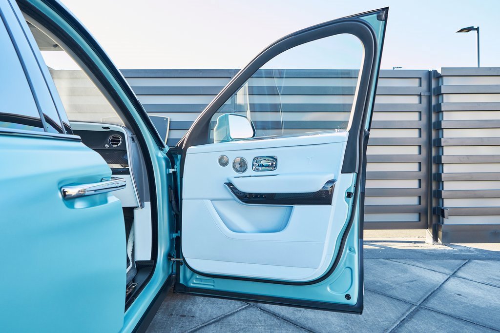 Used 2022 Rolls-Royce Cullinan Black Badge w/ Dark Exterior Package image 14