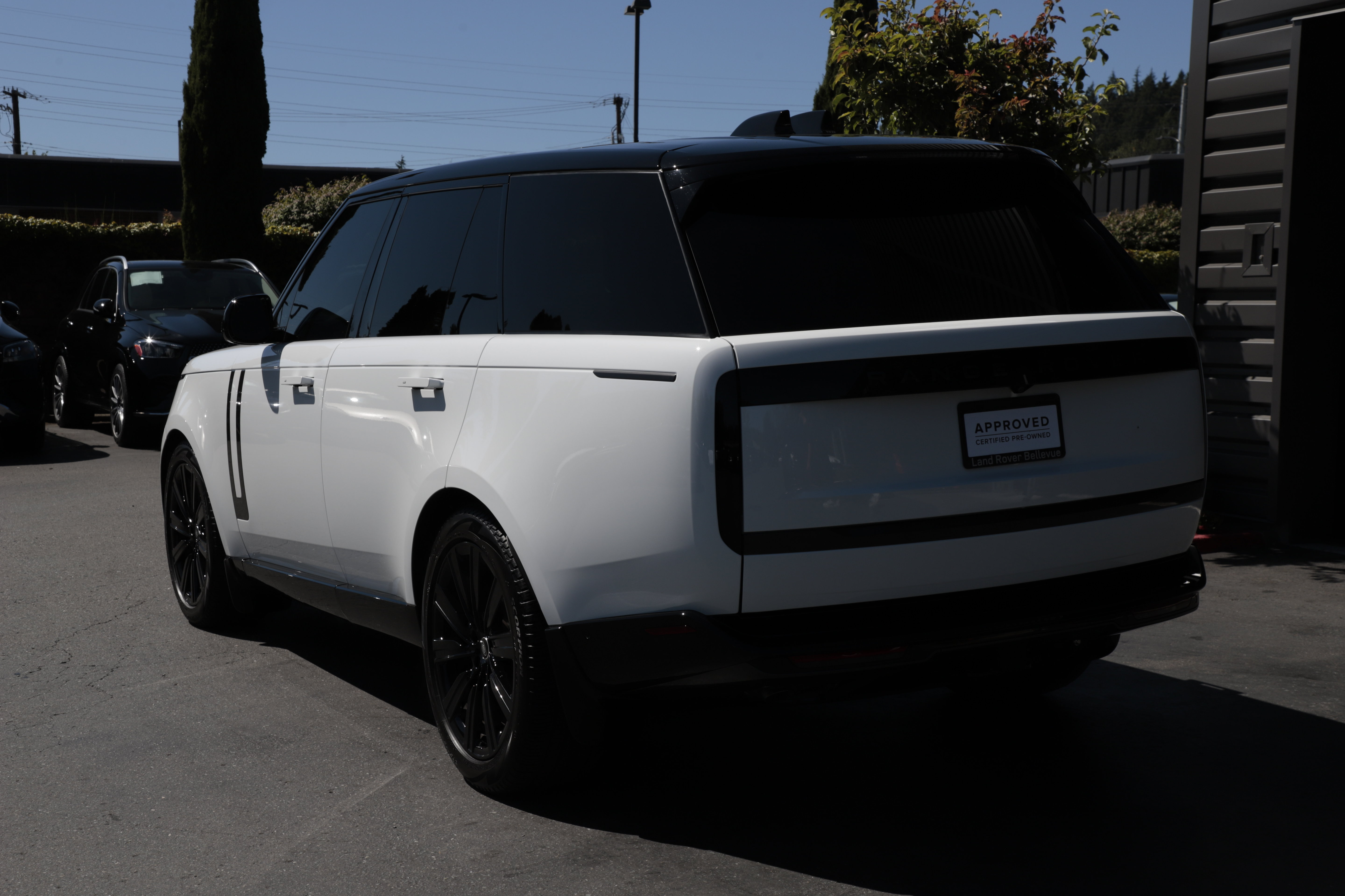 Certified 2025 Land Rover Range Rover SE AWD/4WD image 8