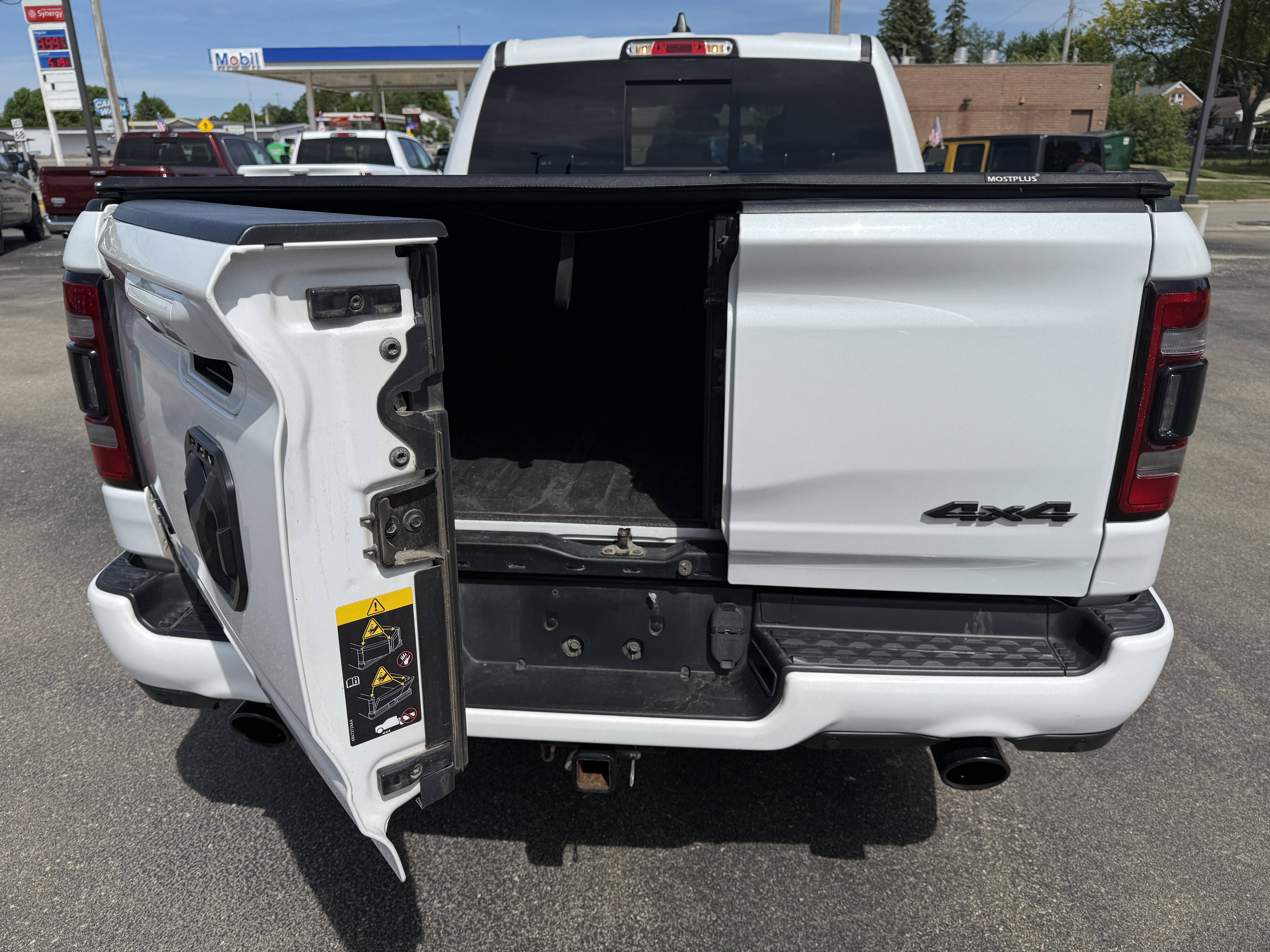 Used 2020 RAM 1500 Sport w/ Comfort & Convenience Group AWD/4WD image 15