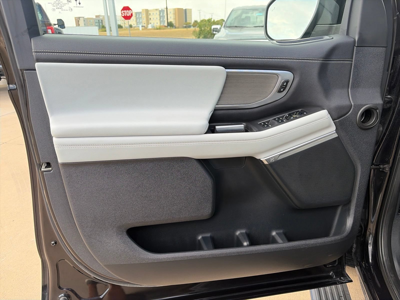 Used 2025 Ford Expedition Max Platinum AWD/4WD image 12