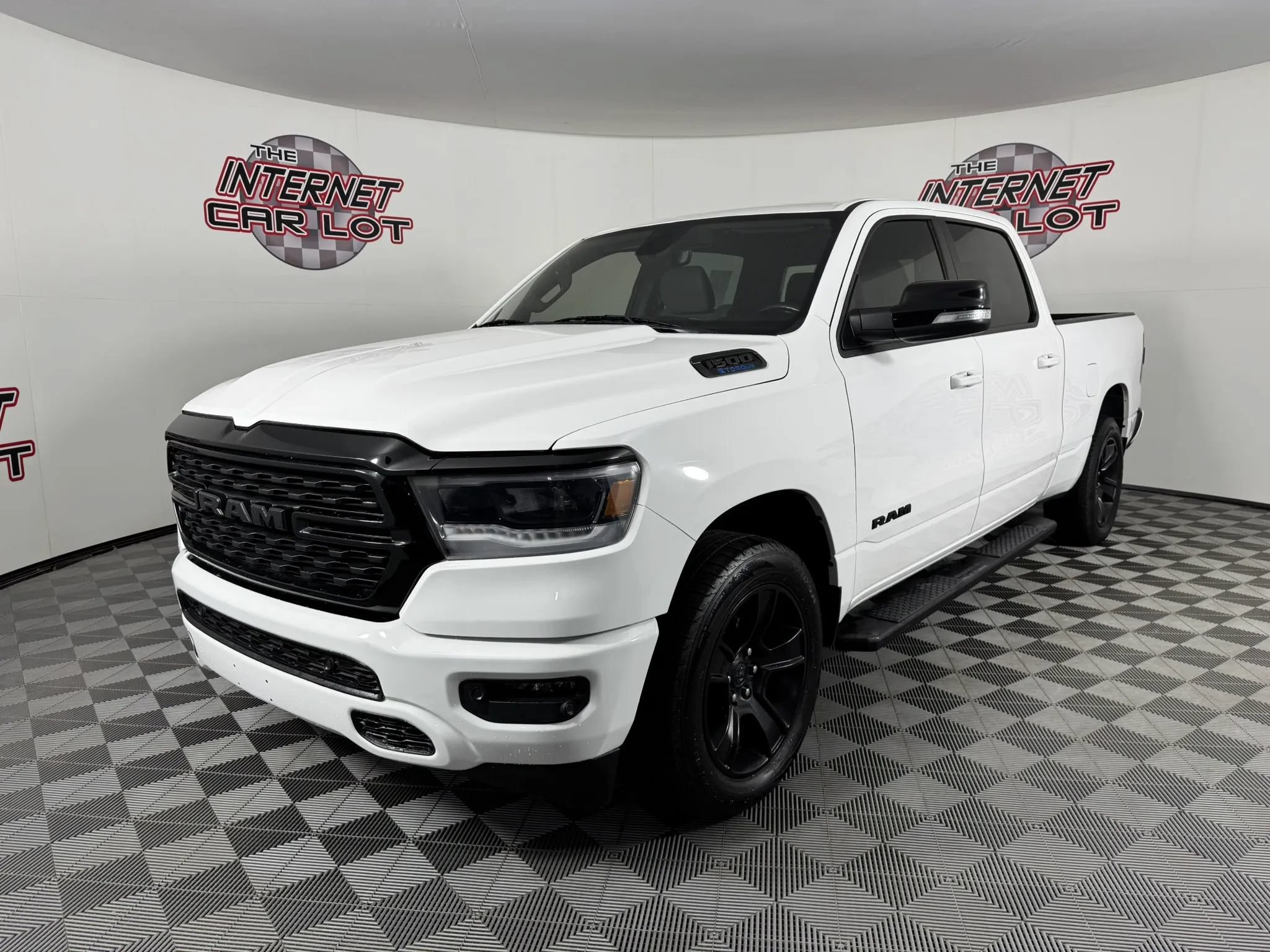 Used 2022 RAM 1500 Big Horn AWD/4WD image 3