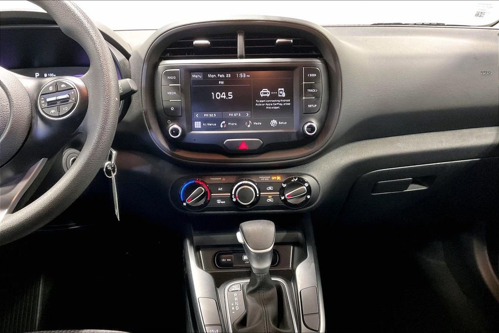 Used 2025 Kia Soul LX FWD image 8