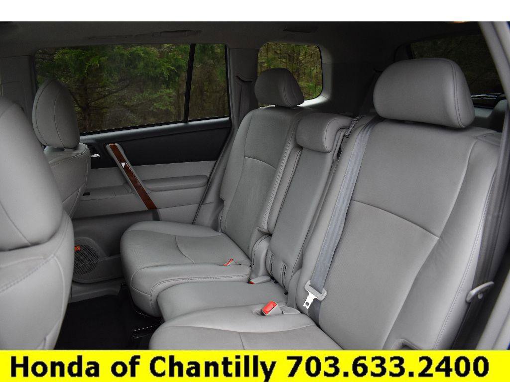 Used 2013 Toyota Highlander Limited image 28