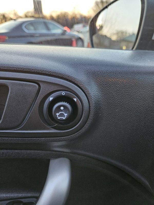 Used 2012 Ford Fiesta SE image 14