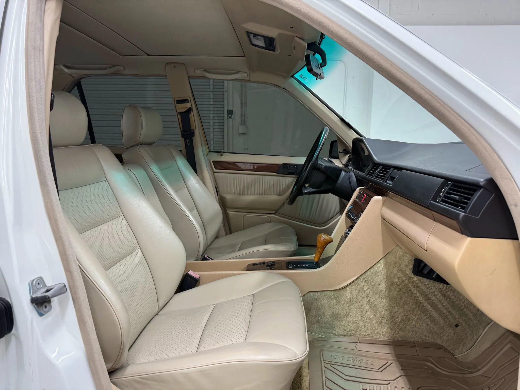 Used 1990 Mercedes-Benz 300 E 3.0 image 17