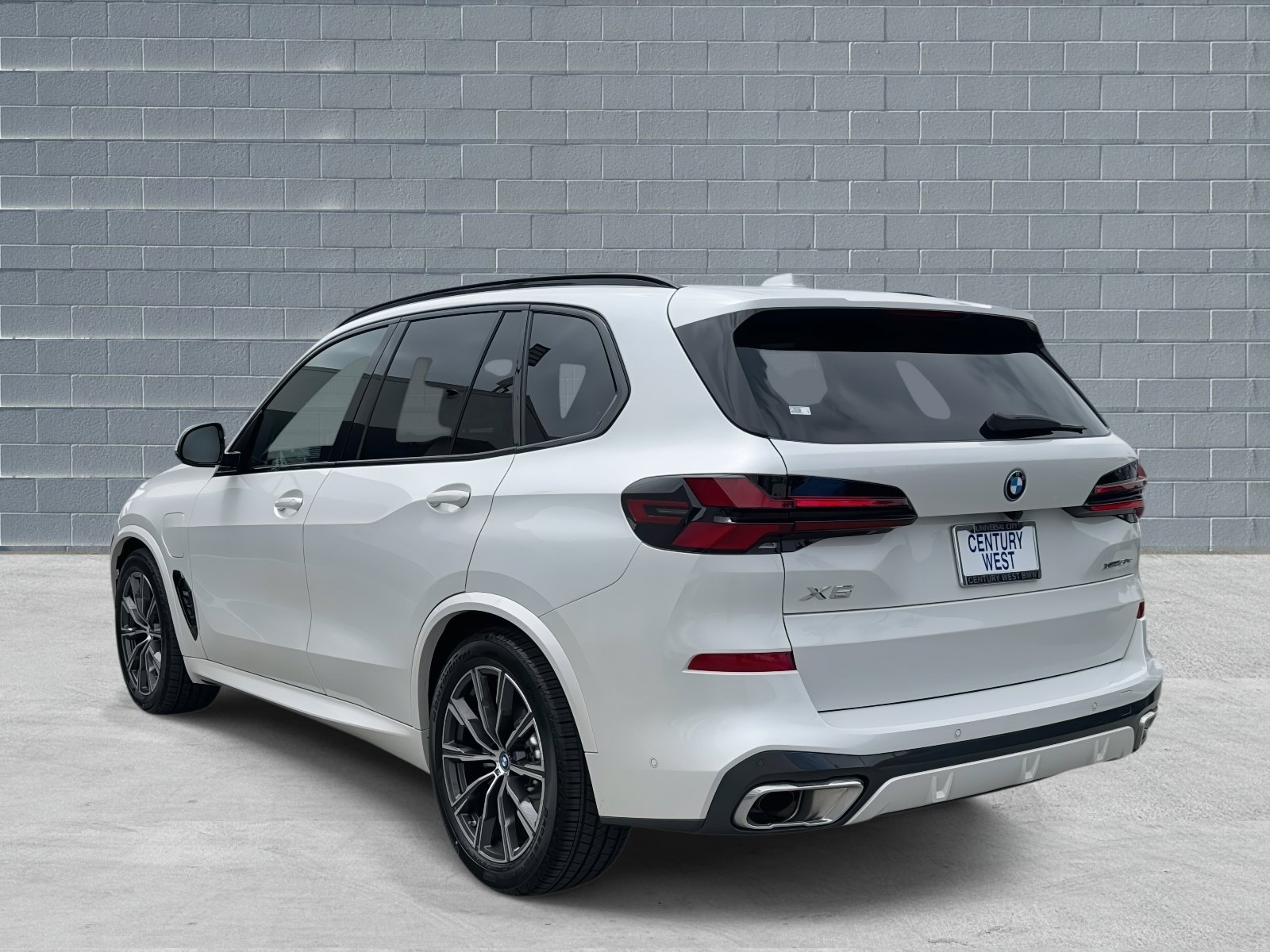 Used 2024 BMW X5 xDrive50e w/ M Sport Package image 7