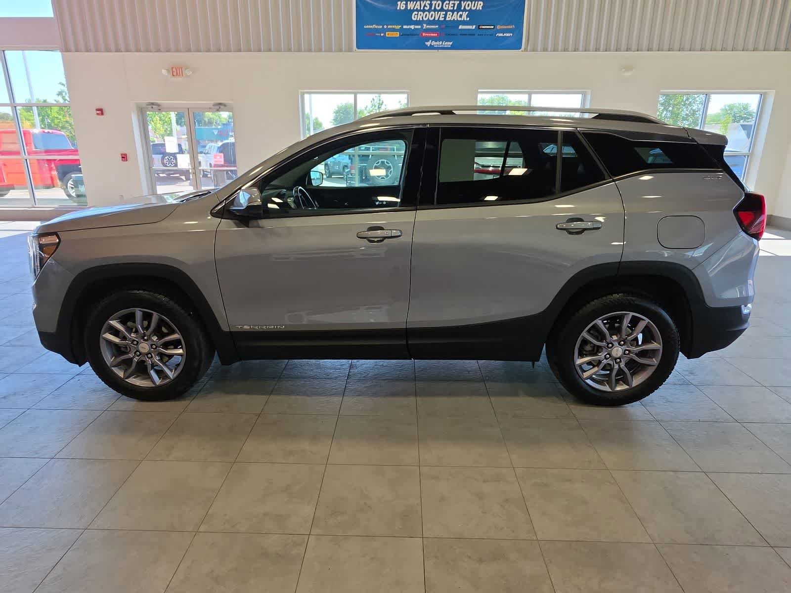 Used 2023 GMC Terrain SLT w/ Infotainment Package II AWD/4WD image 12