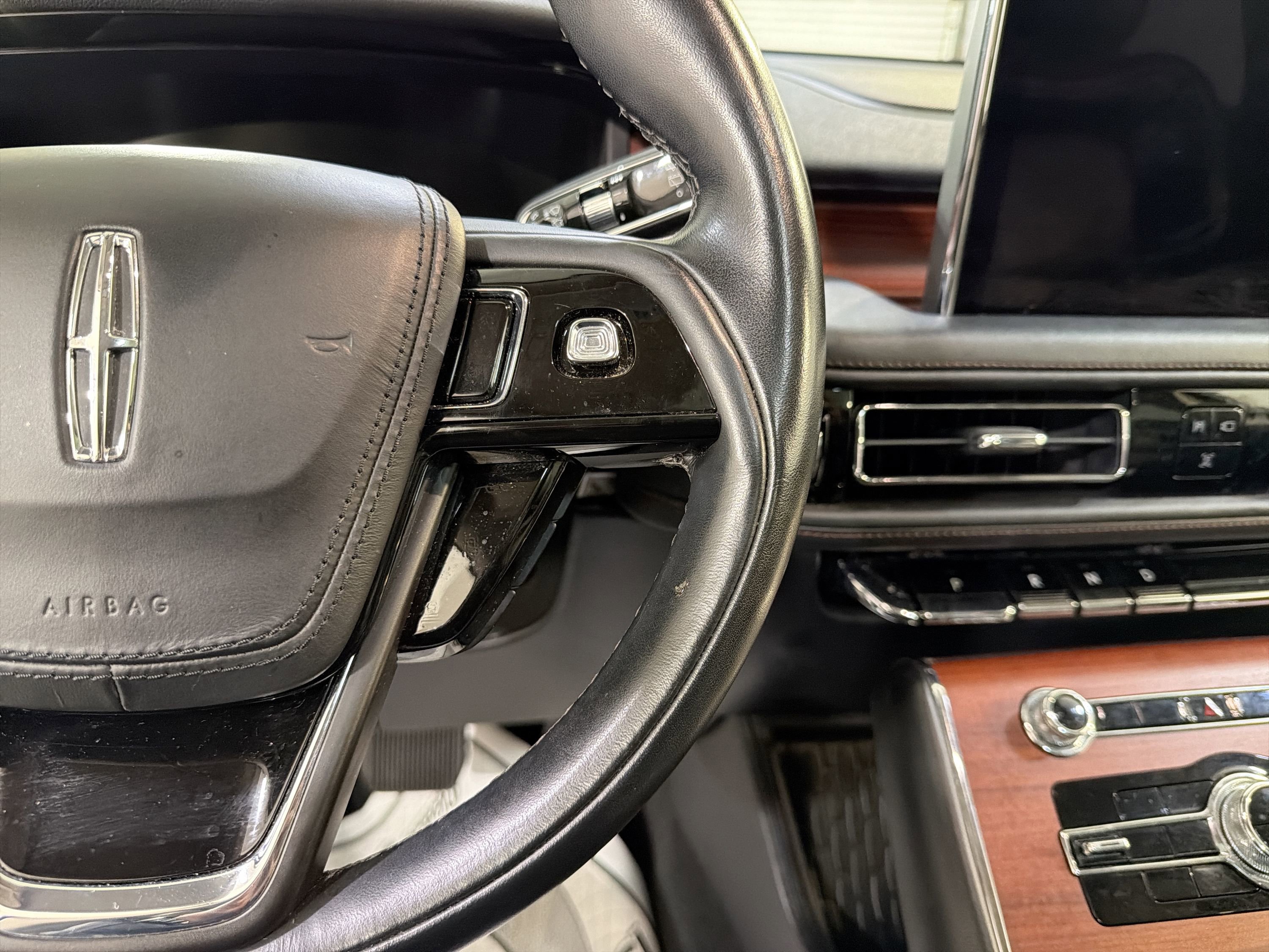 Used 2023 Lincoln Aviator Reserve w/ Equipment Group 201A image 15